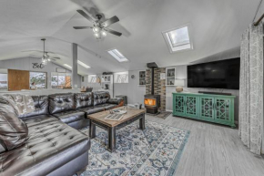 Ruidoso Retreat with Mtn Views about 20 Mi to Ski Apache